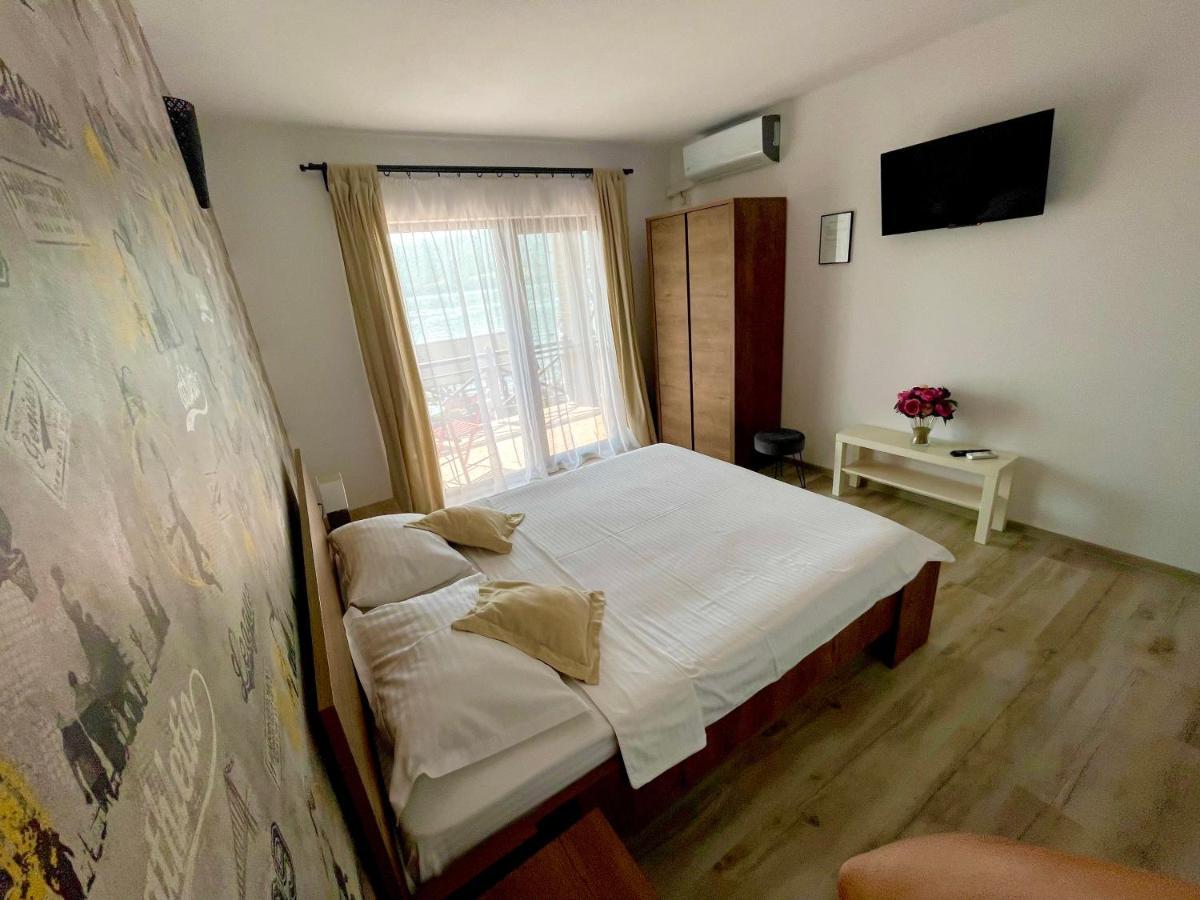 Mustaciosul Dunarii Hotel Ieşelniţa Exterior foto